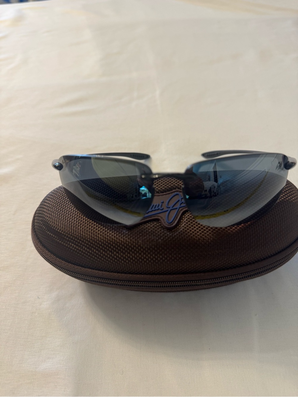 Maui Jim Sport HO’OKIPA Sunglasses with case